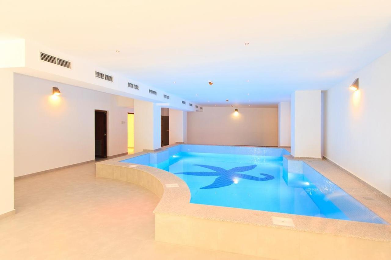 Hotel President Бэи­ле-Олэ­неш­ти Экстерьер фото